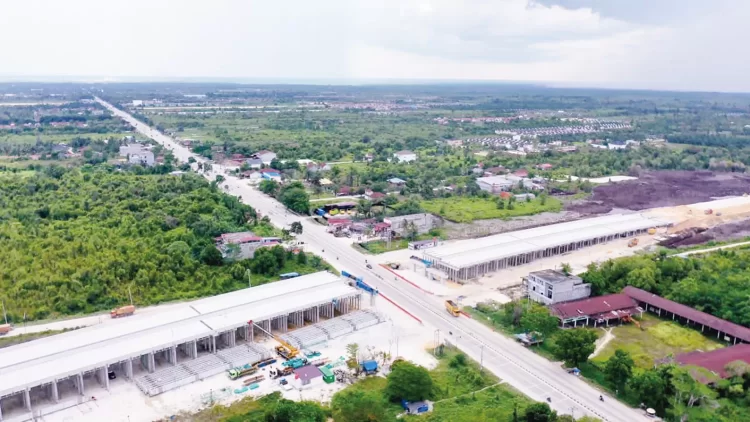 Proses Penyambungan Jembatan Tol Lingkar Pekanbaru, Jalan Pekanbaru-Bangkinang Buka Tutup