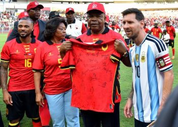 Kapten Angola Simpan Jersei Argentina Bertanda Tangan Lionel Messi di Kantong Plastik Laundry
