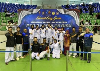 Tim Karate SMAN 6 Pekanbaru Sabet 13 Medali di Inkanas Open, Kepsek Yon Hendri: Terimakasih Para Siswa
