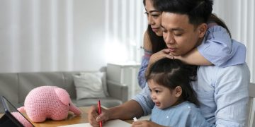 Gerakan Ayah Mengambil Raport: Peran Sederhana Bapak yang Berdampak Besar pada Prestasi Anak