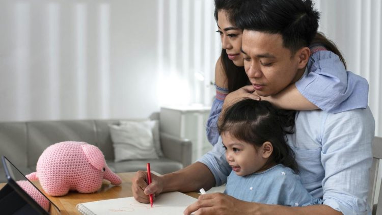 Gerakan Ayah Mengambil Raport: Peran Sederhana Bapak yang Berdampak Besar pada Prestasi Anak