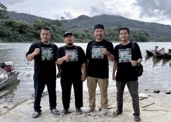 Menembus Hujan dan Arus Deras Sungai, Antar Bantuan Masjid dan Perahu Dakwah
