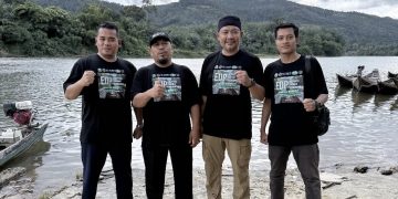 Menembus Hujan dan Arus Deras Sungai, Antar Bantuan Masjid dan Perahu Dakwah