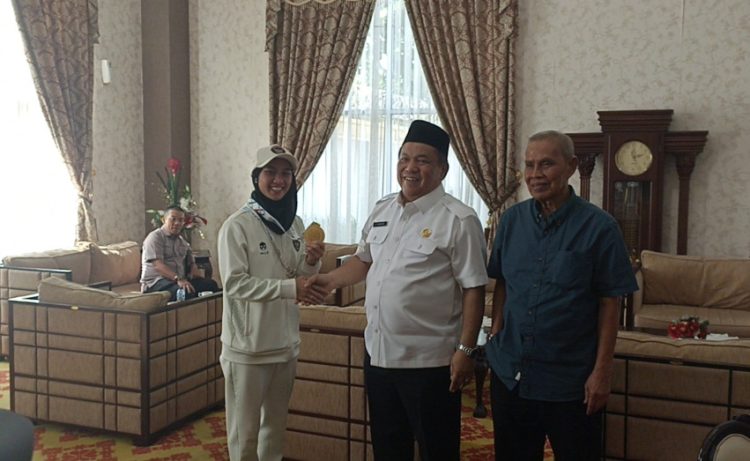 Apresiasi Prestasi Puja Lestari, Plt Gubri Janjikan Bonus Bagi Peraih Medali di SEA Games