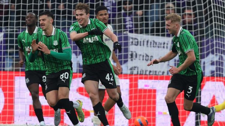 Lini Belakang Rapuh, MU Incar Rekan Setim Jay Idzes di Sassuolo