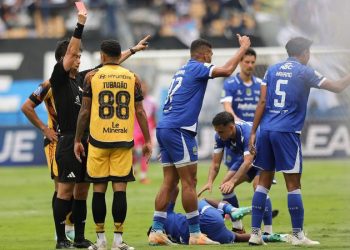 Kiat 3 Penantang Jegal Persib Hatrik Juara Super League: Butuh Konsistensi dan Kedalaman Tim Kuat