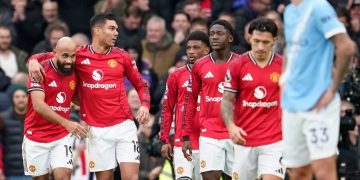 Tantang Arsenal, Michael Carrick Siapkan 20 Pemain untuk Perkuat Manchester United