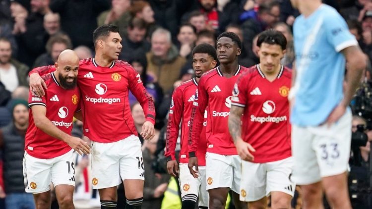 Tantang Arsenal, Michael Carrick Siapkan 20 Pemain untuk Perkuat Manchester United