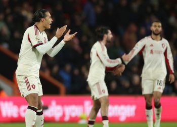 Kontrak Menipis, Ini 4 Opsi Bek yang Bisa Diangkut Liverpool di Januari 2026: Bek Dortmund Masuk, Ada Pemain Incaran Man Utd Juga