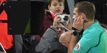 Eks Wasit Liga Inggris Bela Keputusan Kontroversial di Laga Liverpool Vs Man City