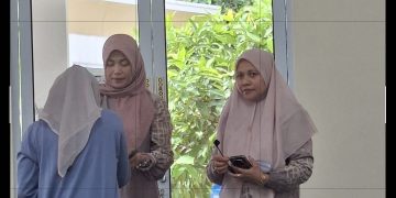 Majelis Taklim Masjid Al-Ikhlas Panorama Salurkan 60 Paket Sembako untuk Pekerja Kebun, Driver, dan ART