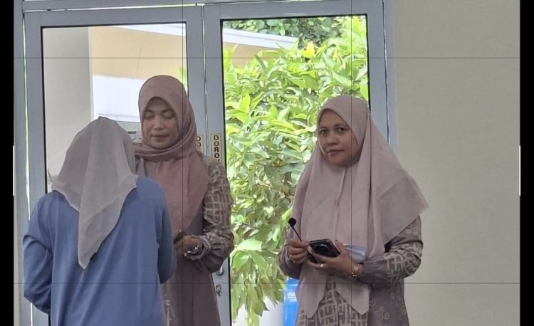 Majelis Taklim Masjid Al-Ikhlas Panorama Salurkan 60 Paket Sembako untuk Pekerja Kebun, Driver, dan ART