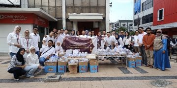 CIMB Niaga Syariah dan LAZISMU Pekanbaru Berbagi 400 Paket Takjil untuk Pejuang Nafkah