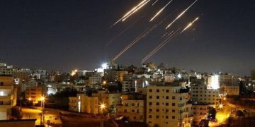 iran Luncurkan Gelombang ke-57 Serangan Balasan ke israel dan Pangkalan AS