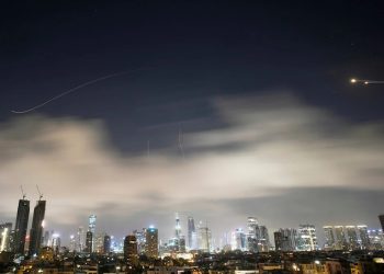 IRGC Menyerang Wilayah Tengah israel dan Pangkalan AS di Qatar