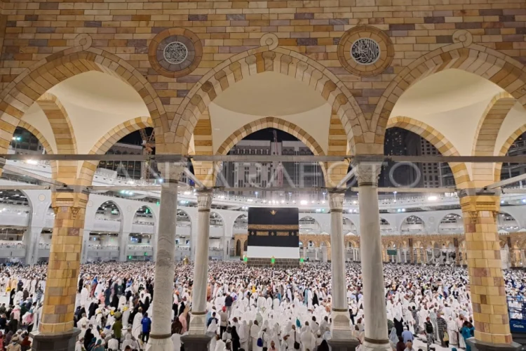 Mulai 18 April, Umrah Hanya Dibuka untuk Warga Saudi