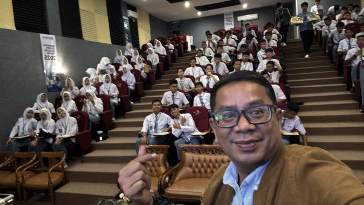 Dari Penurunan Jumlah Mahasiswa hingga Transformasi Pengalaman Mahasiswa: Pendekatan Student Journey dan Value Proposition dalam Strategi Kampus Modern