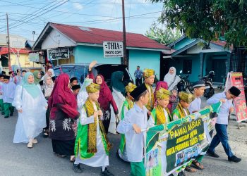 MDTA Purwana Gelar Khataman Al-Qur’an, Diiringi Pawai Kompang Keliling Kampung