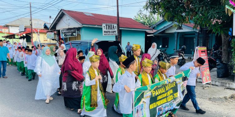 MDTA Purwana Gelar Khataman Al-Qur’an, Diiringi Pawai Kompang Keliling Kampung
