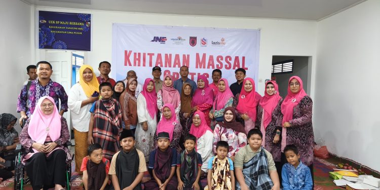 Tebar Senyum Bahagia : 40 Anak Disunat Massal Gratis Oleh Relawan Rakyat Bahagia
