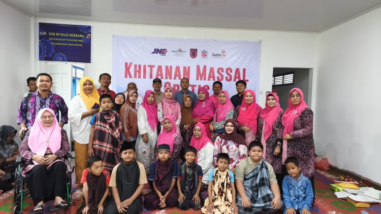 Tebar Senyum Bahagia : 40 Anak Disunat Massal Gratis Oleh Relawan Rakyat Bahagia