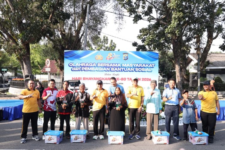 Peringati HUT Bhayangkara Ke-80, Polda Riau Gelar Gerak Jalan Santai, Senam, Bakti Sosial dan Green Policing