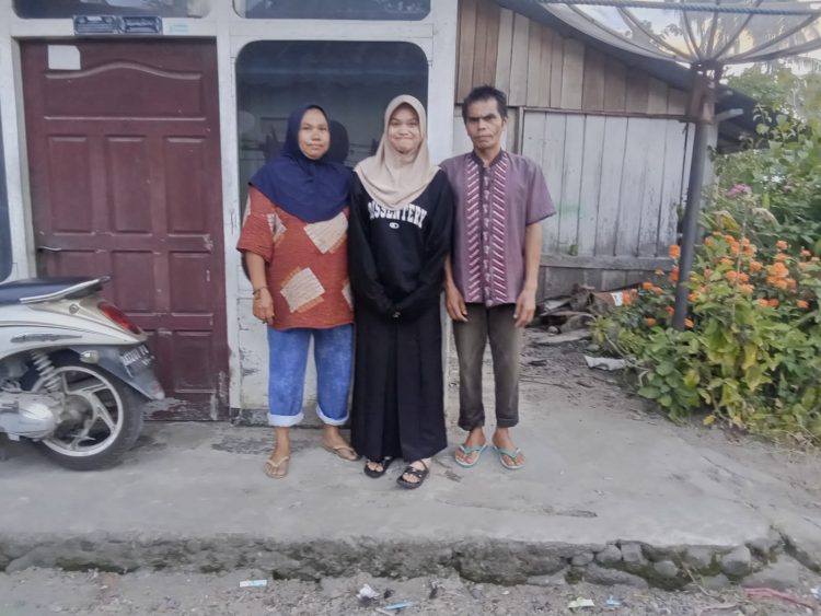 MIMPI KULIAH DI CHINA TERANCAM KANDAS, DUA SISWI BERPRESTASI ASAL KABUPATEN SOLOK TERKENDALA BIAYA KEBERANGKATAN