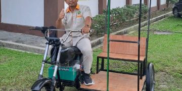 Mahasiswa dan Dosen Teknik Elektro, Inovasi Becak Elektrik Hybrid Solar Panel