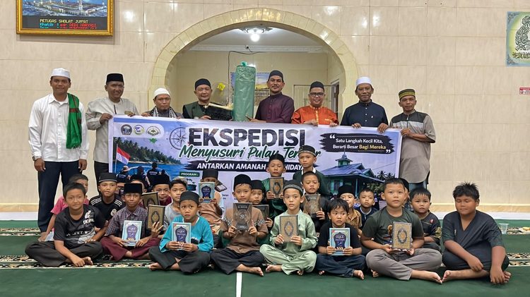 Menyusuri Pulau Terluar, Antarkan Amanah dan Hidayah