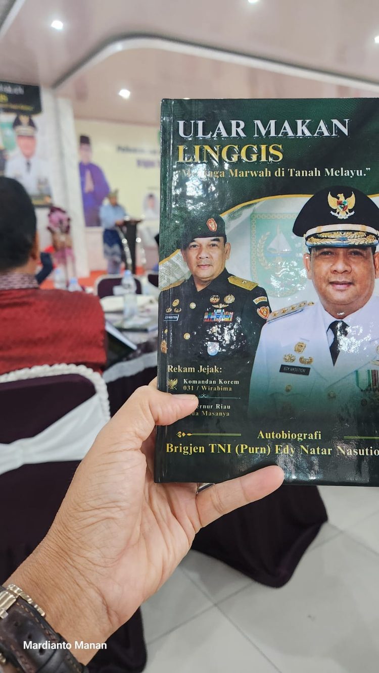 Ular Makan Linggis: Ketika Prinsip Tak Bisa Dibengkokkan