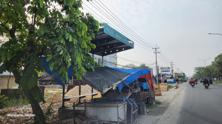 HALTE TEMPAT PARKIR KENDARAAN RUSAK