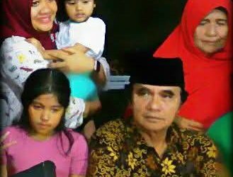 “Ulang Tahun & Kacamata Hitam…”.